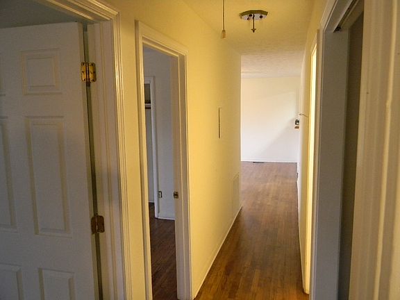 5th image of 105 Sidney Dr