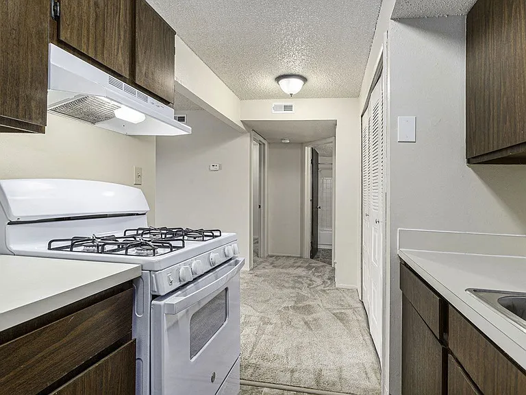 West Wind Apartments — Photo 11