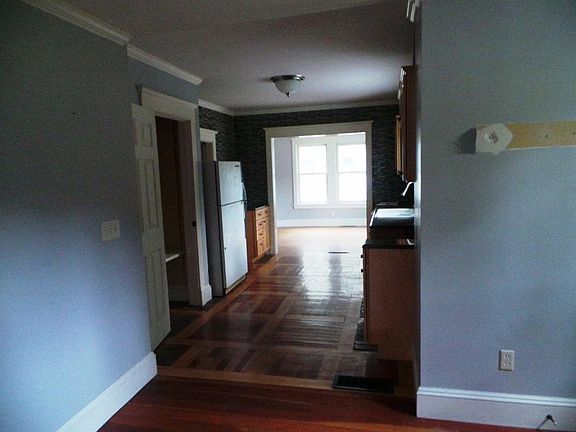5th image of 36 Delaware Ave