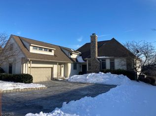 11 Troon Dr #4, Newton, NJ 07860