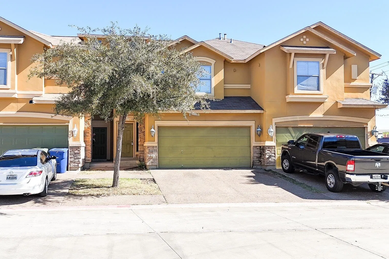 4 bed, 2.5 bath, 2137 sqft, $1,800 — Photo 2