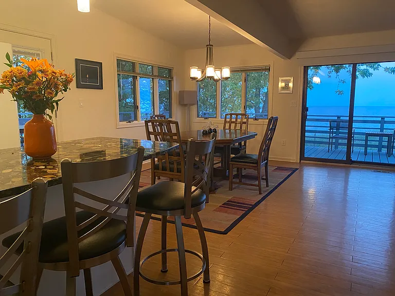 11395 Lakeshore Dr — Photo 9
