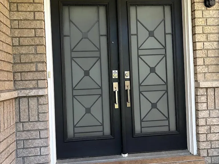 910 Knotty Pine Grv — Photo 2