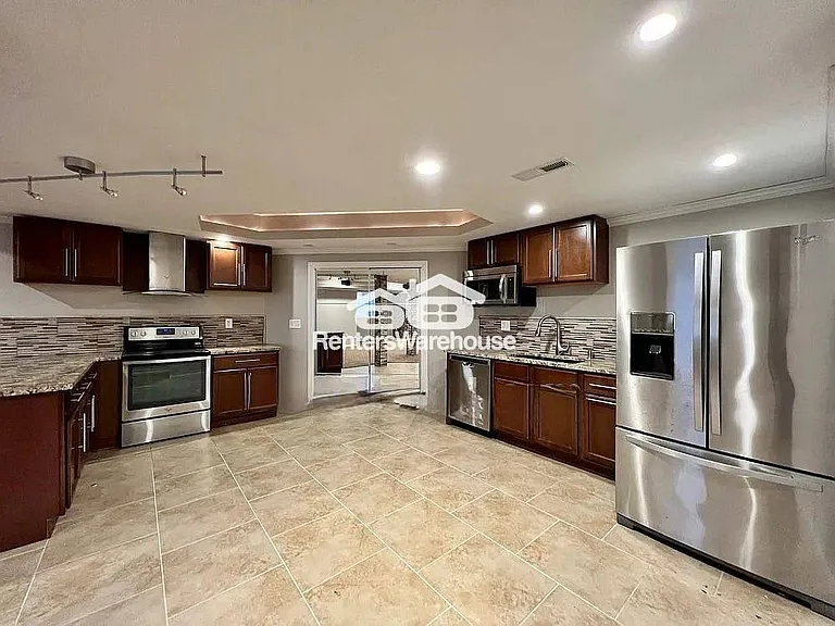 15861 Linden St — Photo 29