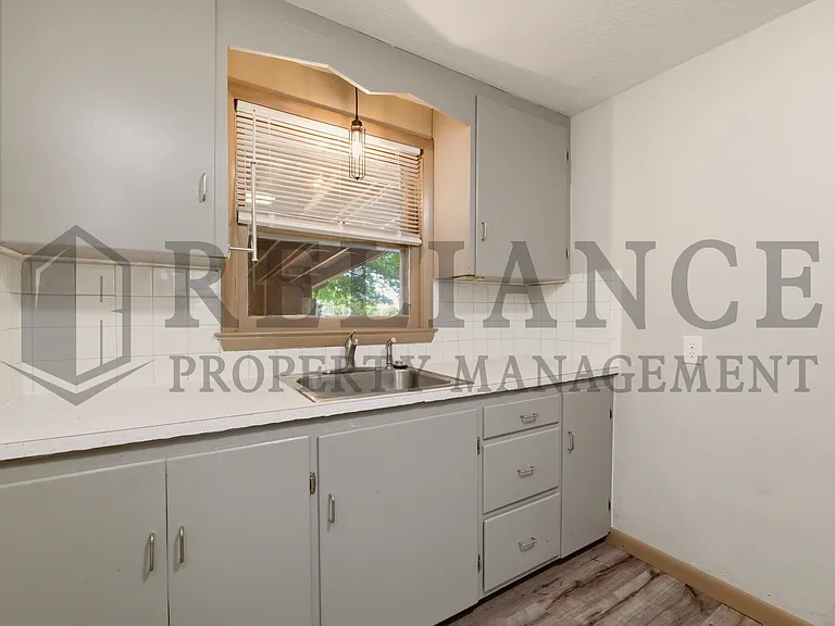 107 S Queen Ave — Photo 21