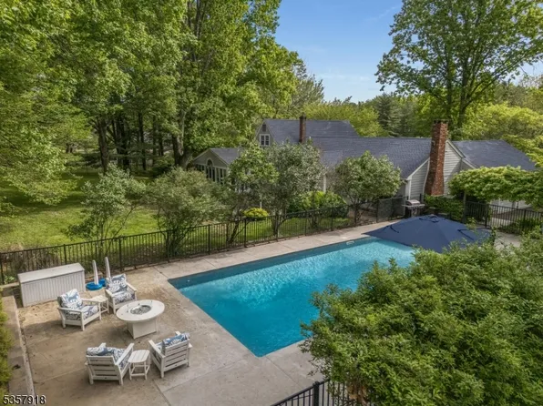 23 Drake Rd, Mendham Boro, NJ 07945