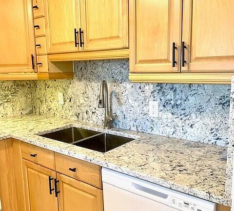2nd image of 226 Northampton L