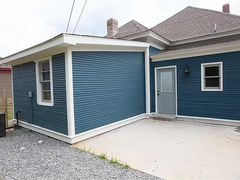 1510 Park Ln — Photo 2