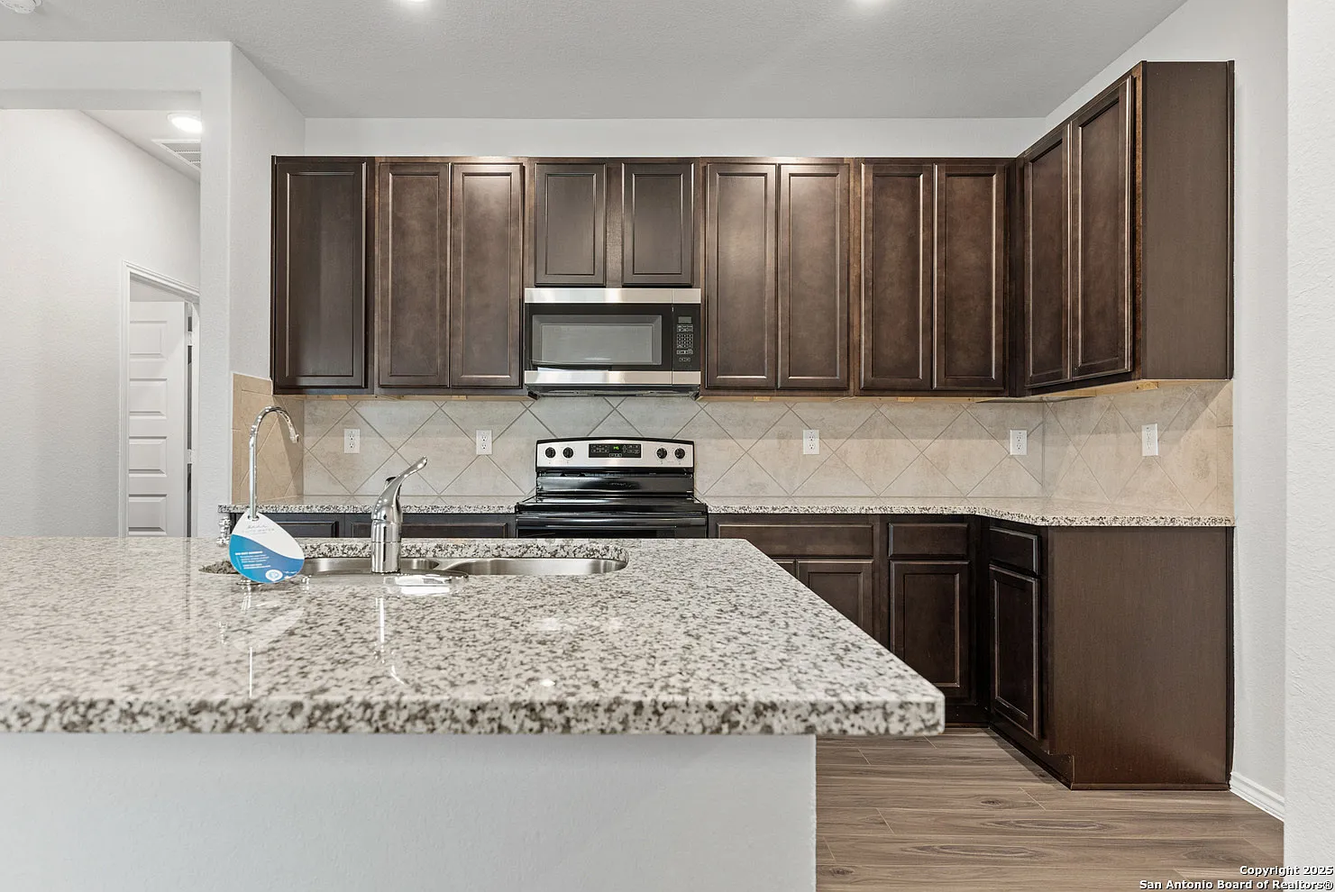 3 bed, 1465 sqft, $1,800 — Photo 3
