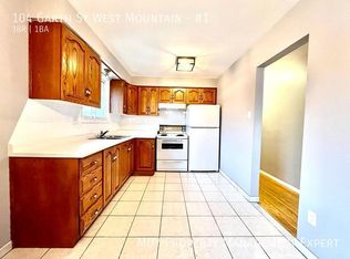 104 Garth St W #1, Hamilton, ON L9C 4L2