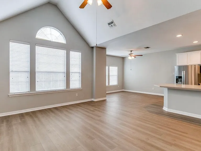 3725 Vienna St — Photo 2