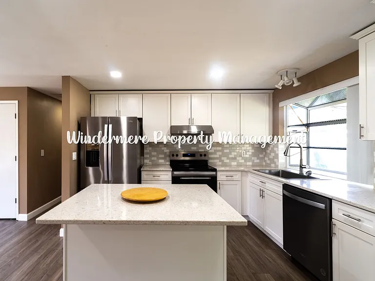 4210 Eastwood Ave SE — Photo 8
