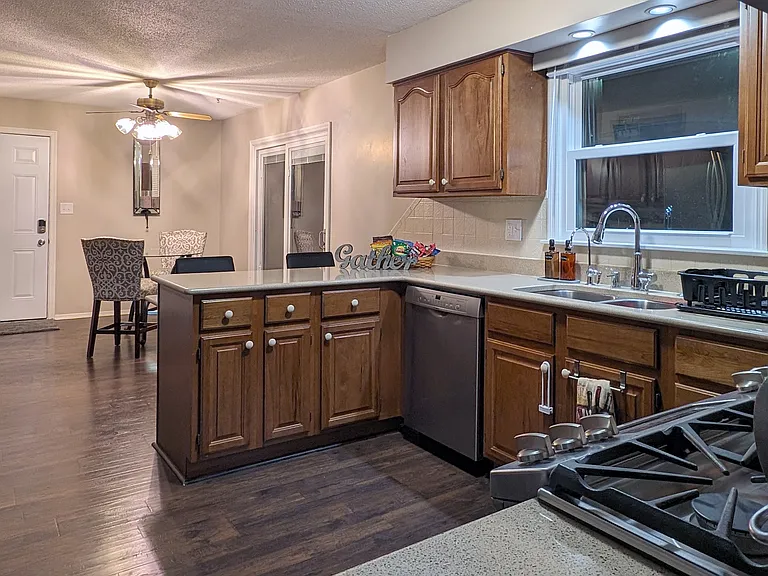 3204 W Twickingham Dr — Photo 11
