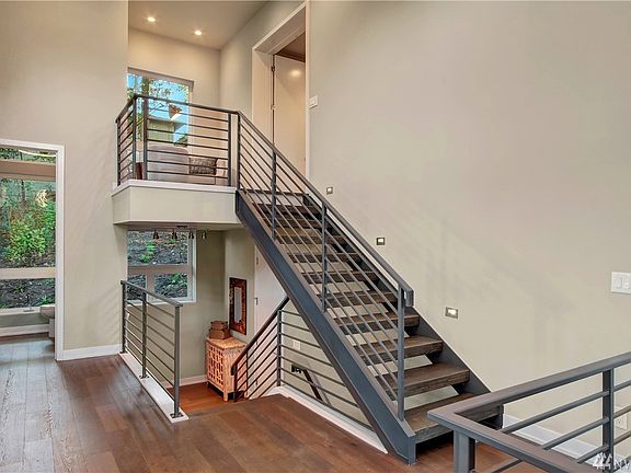 4th image of 1343 6th St