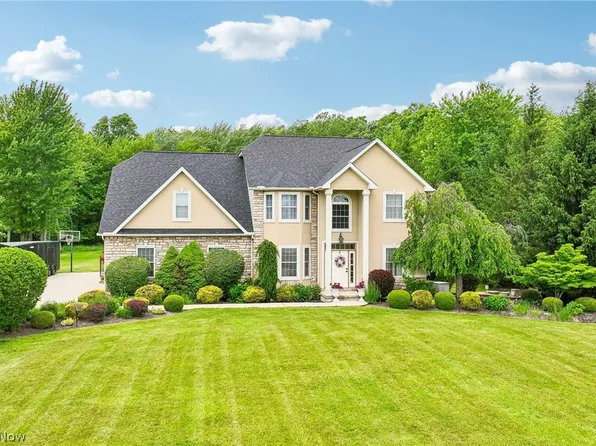 8874 Sharp Rd, Olmsted Falls, OH 44138