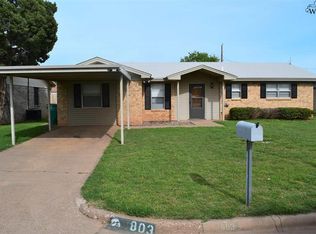 803 Park Plaza Dr, Iowa Park, TX 76367
