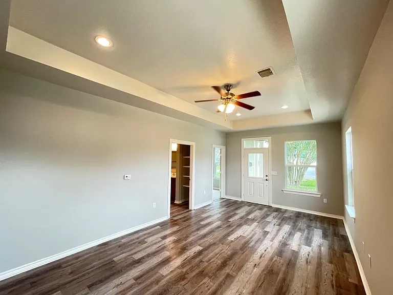 1426 Johnson Ave — Photo 3