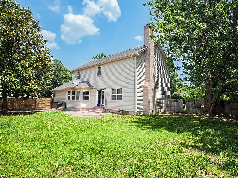 1513 Narbonne Ct — Photo 13