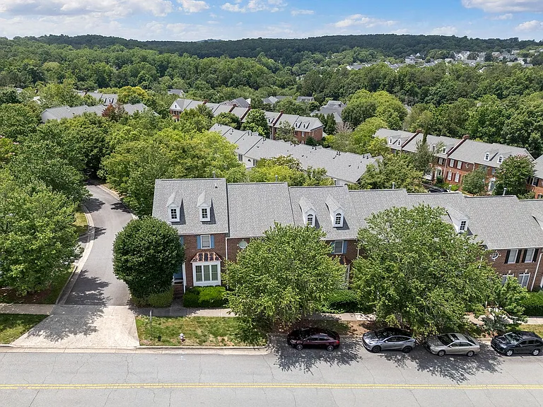 202 Greenview Dr — Photo 4