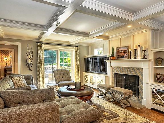 4th image of 325 Northcliff Dr