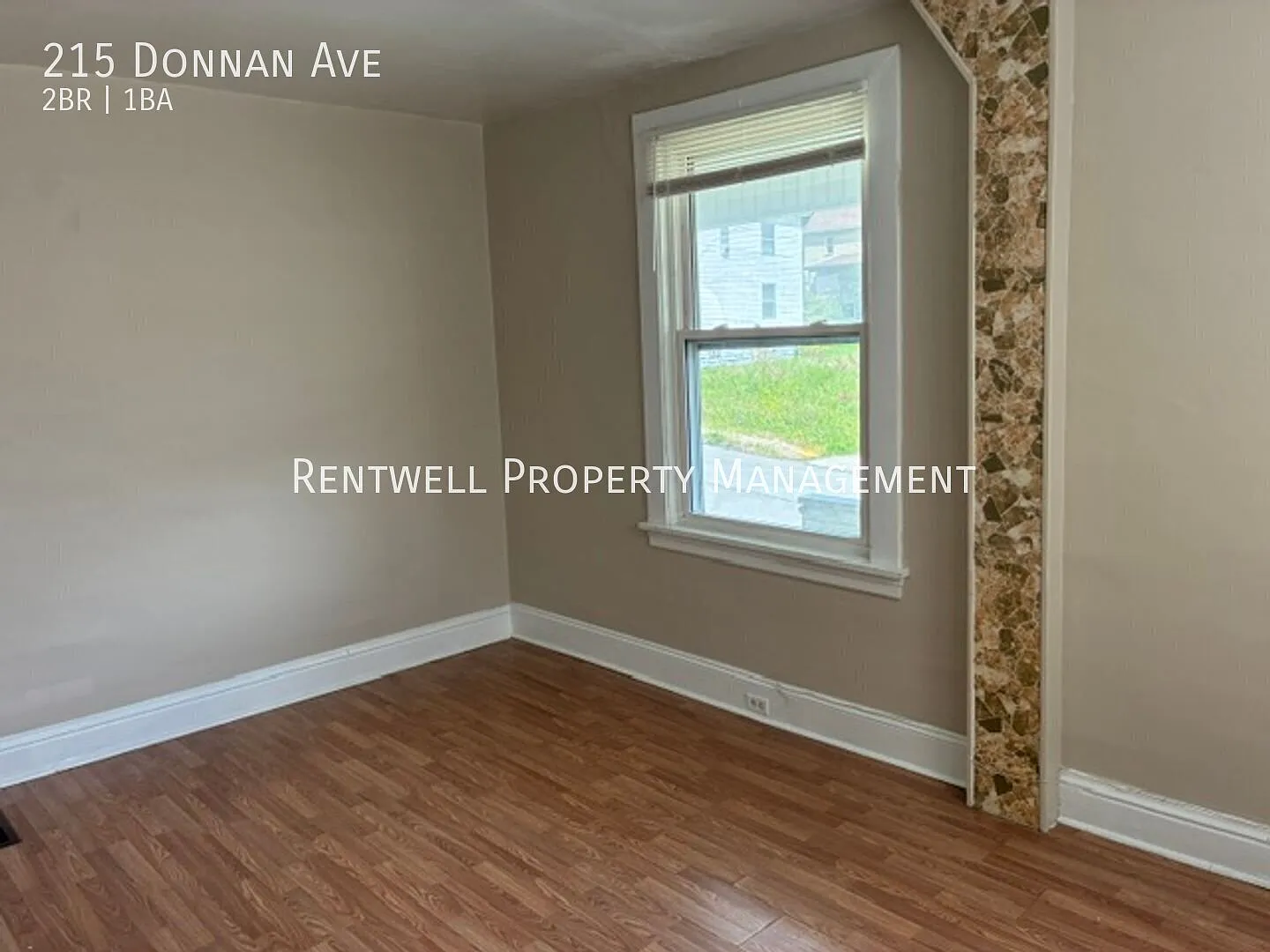 Charming 2 Bed Duplex Unit with In-Unit Laundry — Photo 2