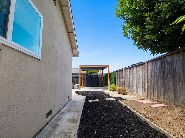 1823 Lawndale Ave — Photo 17