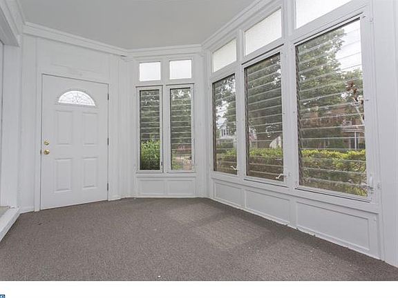 3rd image of 909 Anderson Ave