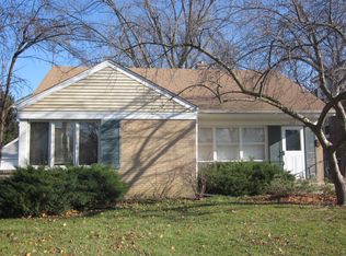 537 S Vail Ave, Arlington Heights, IL 60005
