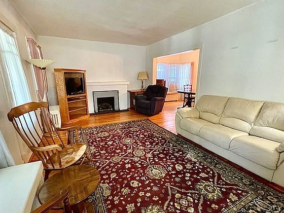 3rd image of 1179 S Oak Park Ave