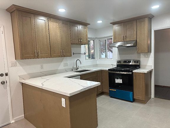 3rd image of 2129 Minto Dr