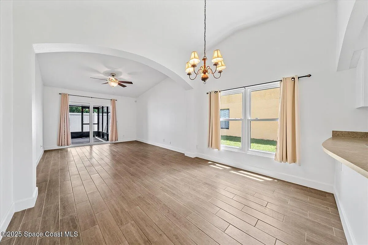 2 bed, 1050 sqft, $1,800 — Photo 4