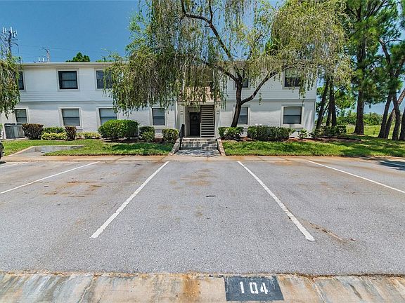 2nd image of 104 Meadow Ln #2