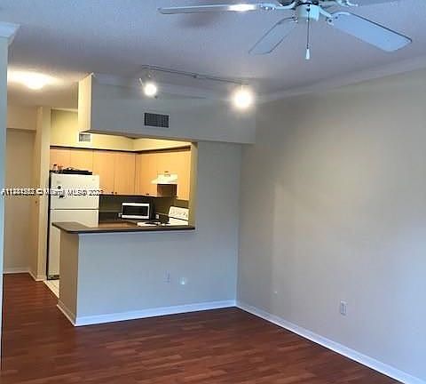 5th image of 2941 NE 185th St APT 1307