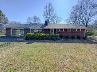 3160 Briarcliffe Rd, Winston Salem, NC 27106