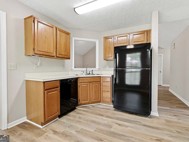 518 Longwood Ln — Photo 21