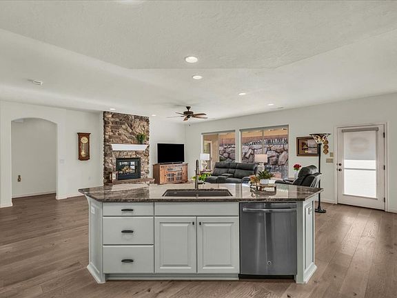 5th image of 1425 W Wild Sage Dr