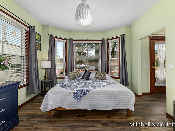 2nd image of 941 Leonard St NW #1
