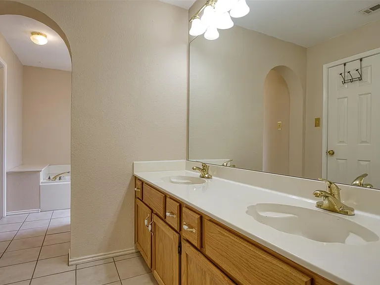 1411 Rivercrest Blvd — Photo 17