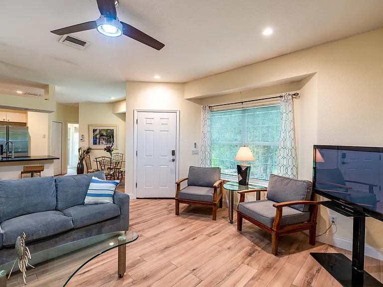 1901 Westminster Cir #6 — Photo 21
