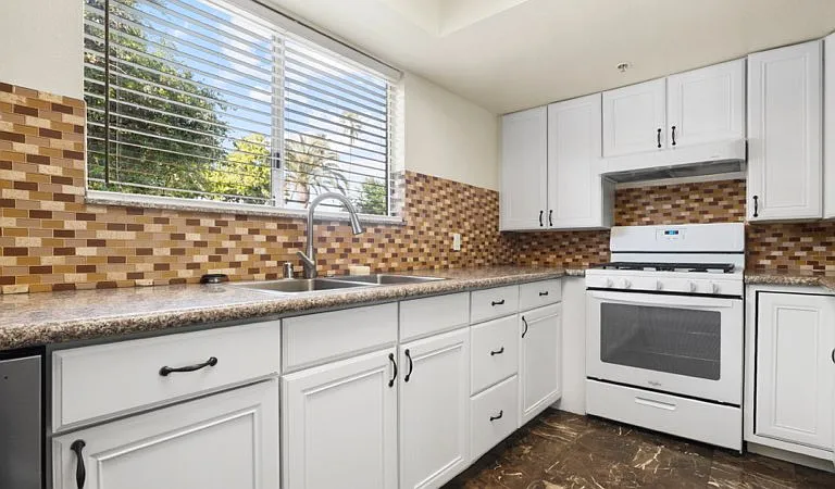 420 Riverdale Dr #11 — Photo 12