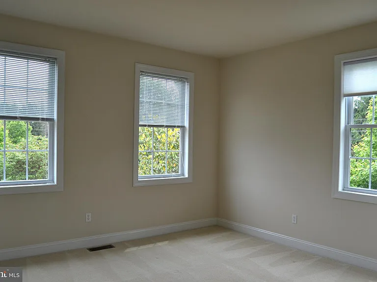 806 Wren Ln — Photo 26