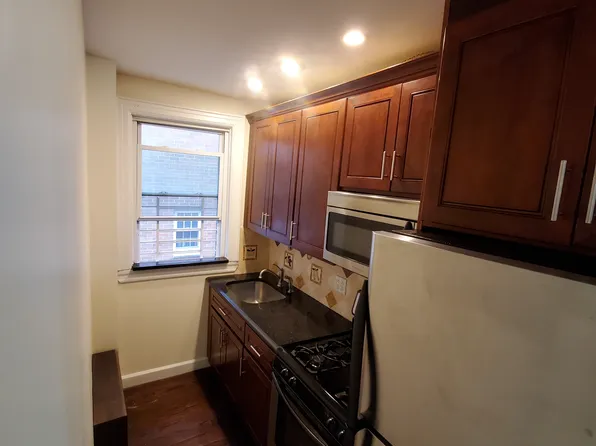 35-37 10th Street image 6 of 10