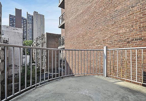 4th image of 1569 2nd Ave #401