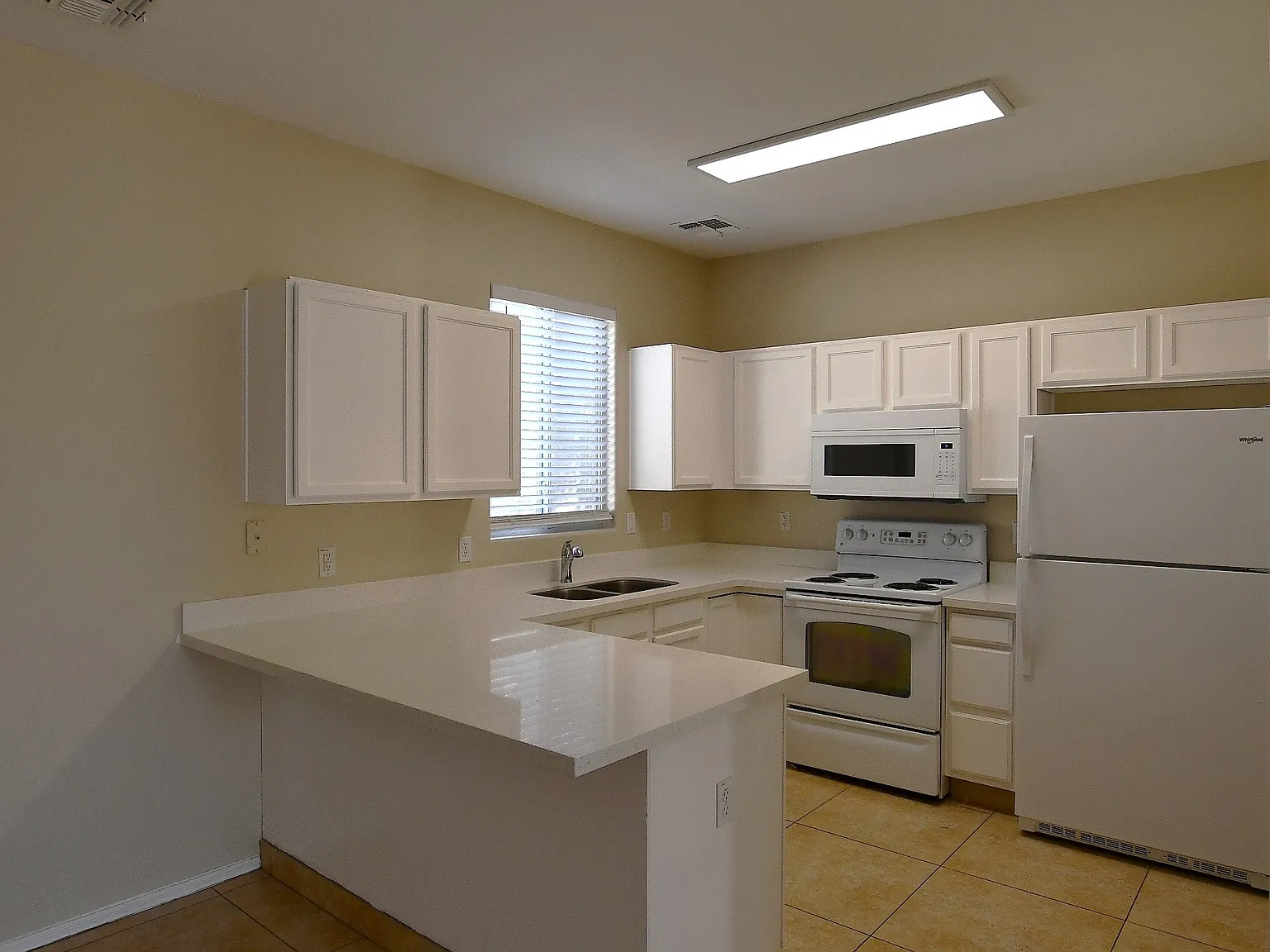 2300 E Magma Road Unit 27 - 27 — Photo 3