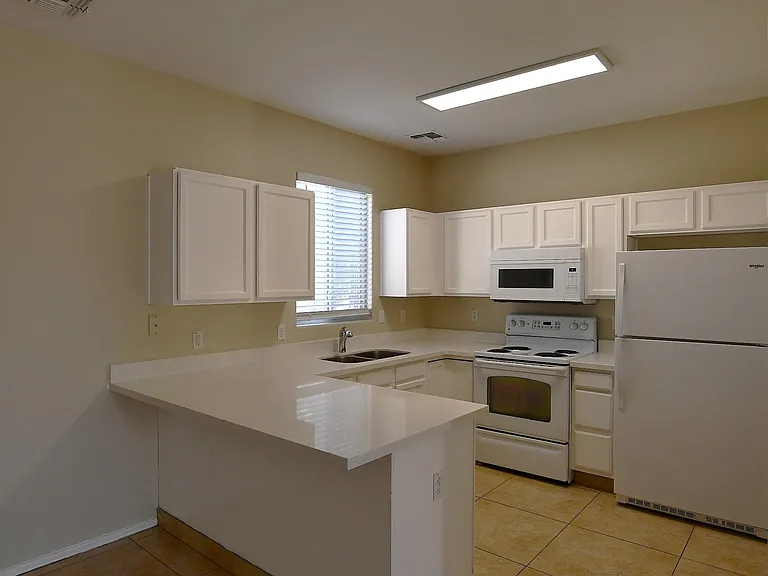 2300 E Magma Rd #27 — Photo 3