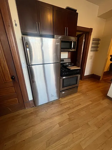 1612 W Beach Ave #2R Photo 1