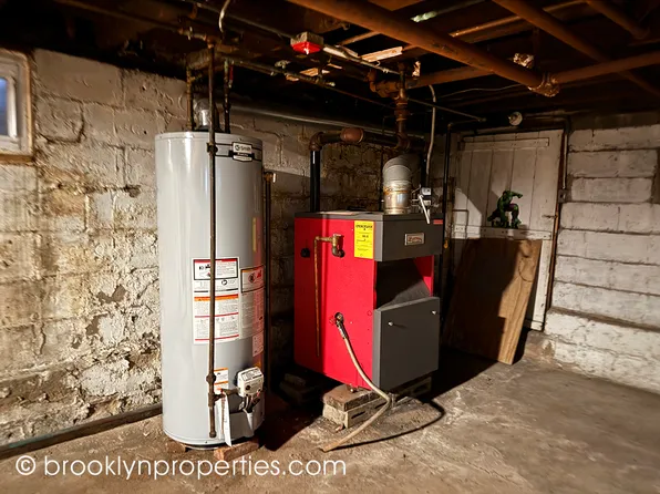 2906 Voorhies Avenue image 17 of 19