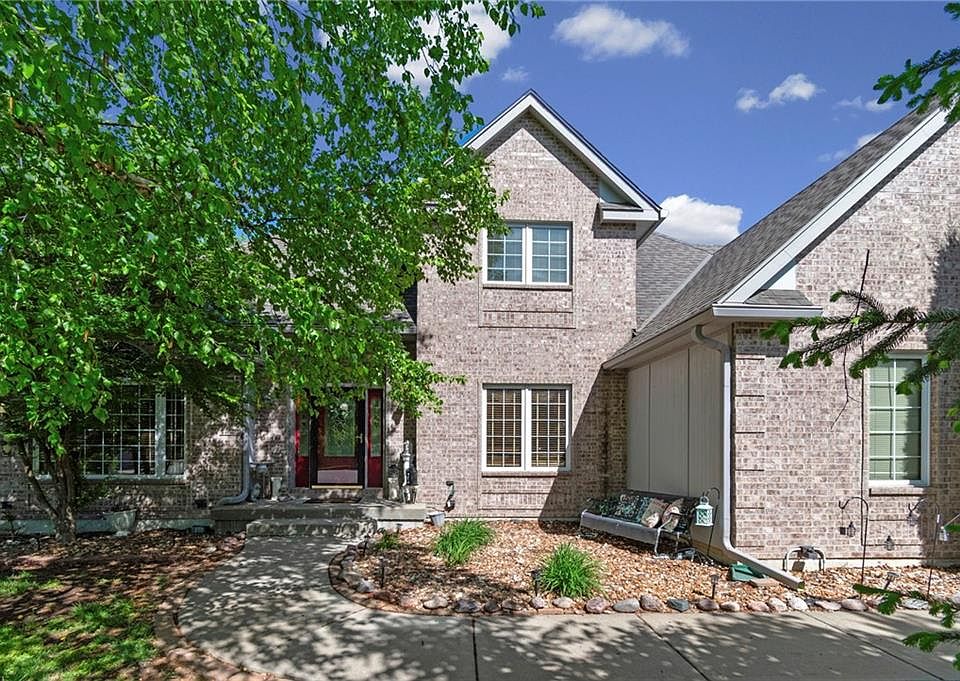 1st image of 15733 Pine Cir
