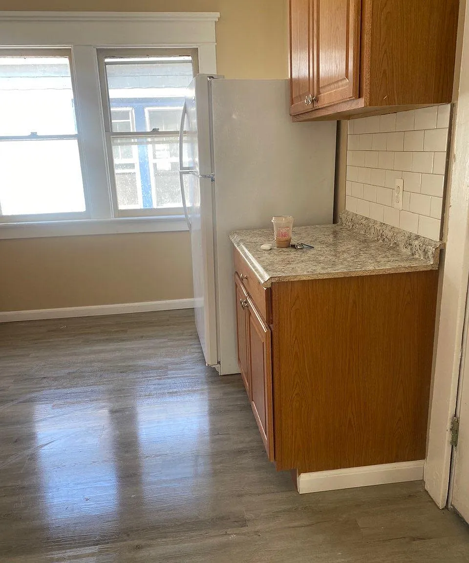 4 bed, $2,000 — Photo 3