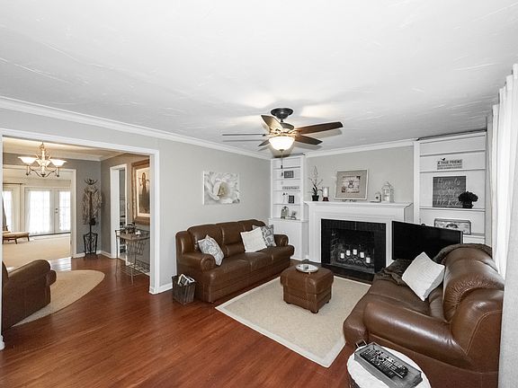 Front LR_View from entrance